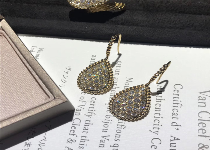Glamorous 18K Gold Diamond Earrings For Company Annual Meeting / Party luxury jewelry organizer