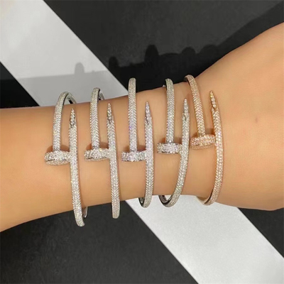 เครื่องประดับหรู Brand เพียงแค่เล็บแขวนข้อมือสีชมพูทองคํา Ref N6702117 เพชรแท้
