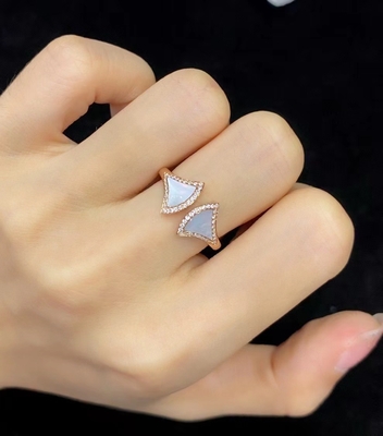 พรีเมียมคาวาลิตี้หรูหรา 18K ทองเหลือง แหวนเพชร Custom พระเครื่อง Divas Dream Ring