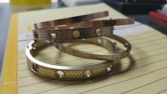 OEM 18k เนื้อทองคําแท้ เครื่องประดับเครื่องประดับยี่ห้อที่กําหนดเอง