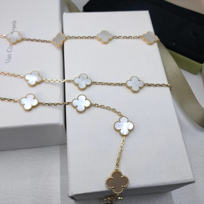 ค้นพบความหรูหราที่ไม่มีเวลาของเครื่องประดับ Custom Brand สําหรับความต้องการ B2B ของคุณ