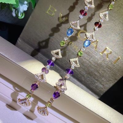 เครื่องประดับแบรนด์ตามสั่ง มีการรับประกัน 1 ปี มีรูปแบบที่สามารถปรับแต่งได้ และสไตล์ที่โดดเด่น